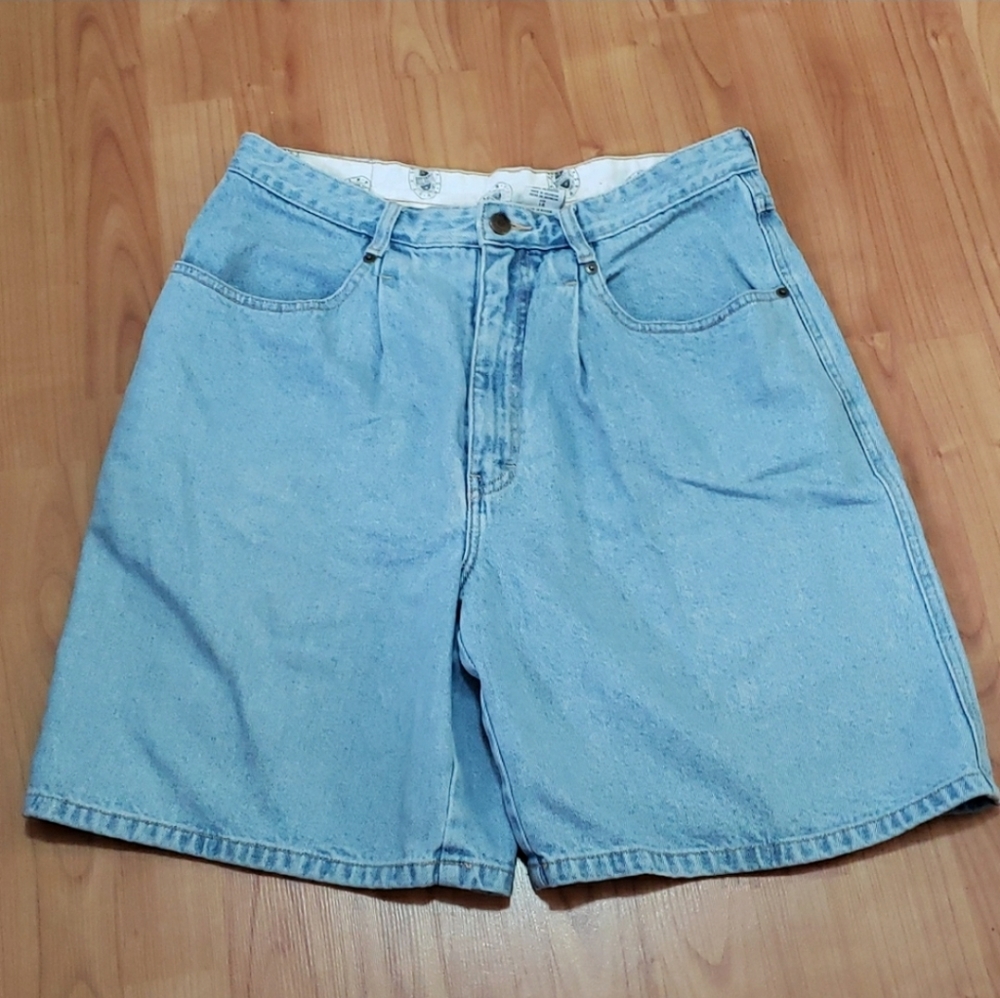 Vintage Brittania high waisted pleated mom shorts